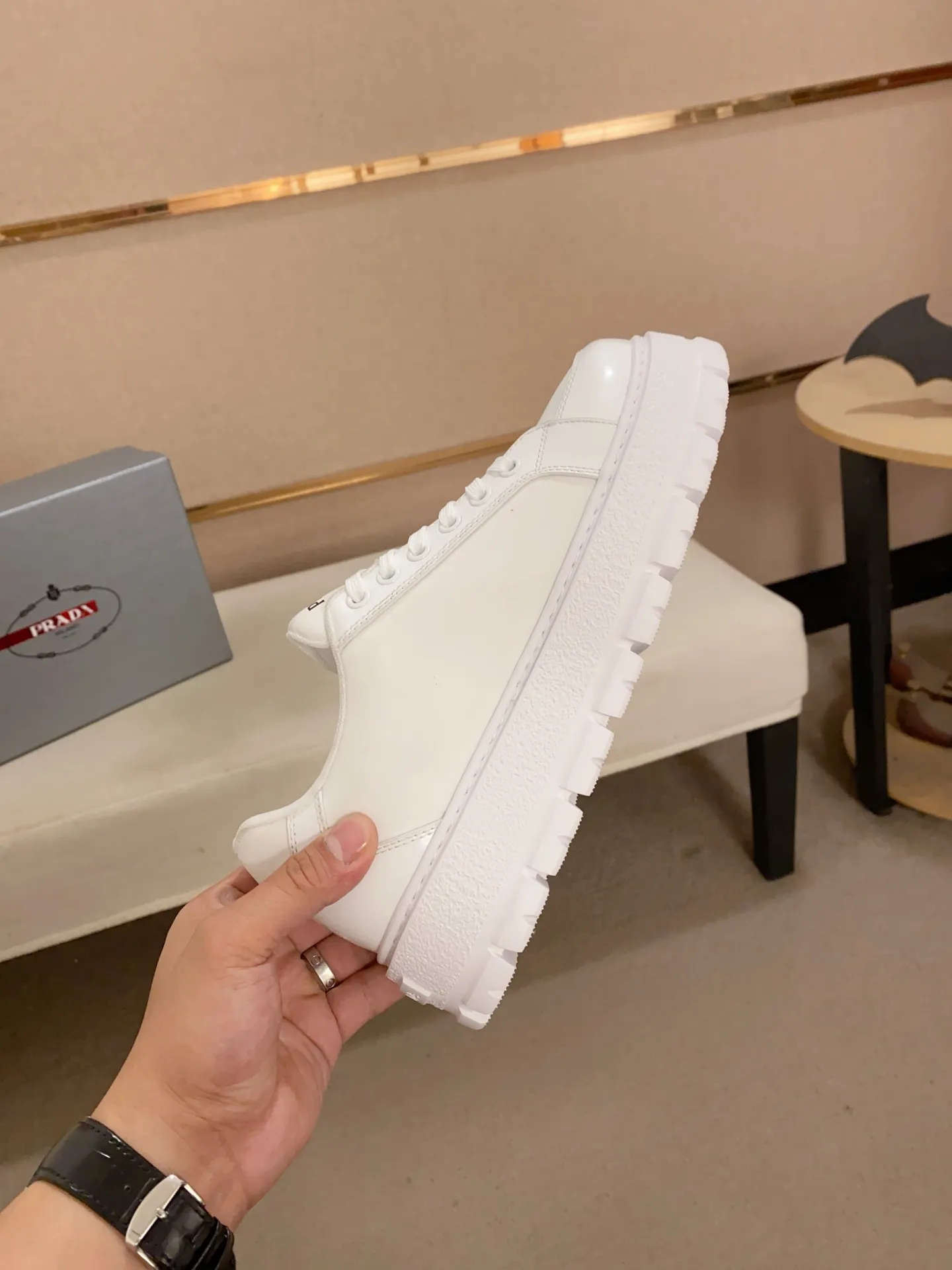 Men's shoes 💰 580💰 ✔️✔️✔️Higher version High-quality new PRADA (Prada) counters are launched simultaneously. The new men's shoes and 😘 fabrics are made of high-tech glue-spraying technology. Lining: Full cowhide lining. 👍🏿 High-end ☄️ Air-cushion molded anti-slip foam outsole, exquisite lines, simple and elegant, comfortable and high-end for leisure travel. Code number: 38 to 44 (45 can be customized and cannot be returned or exchanged)